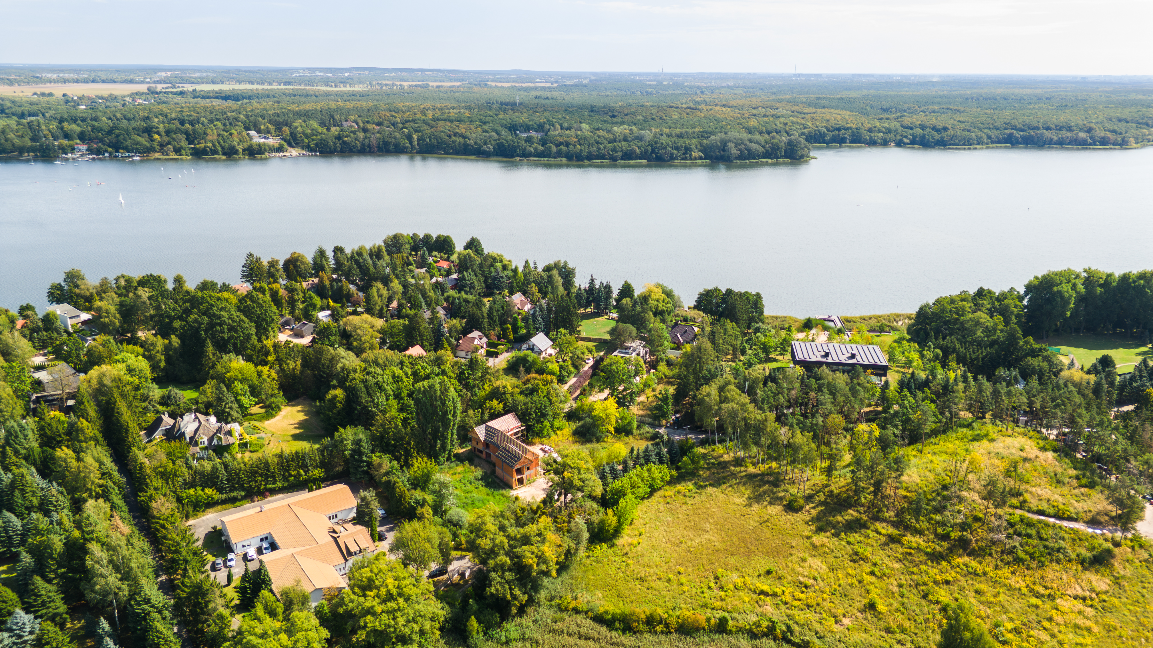 Widok z lotu ptaka na działki